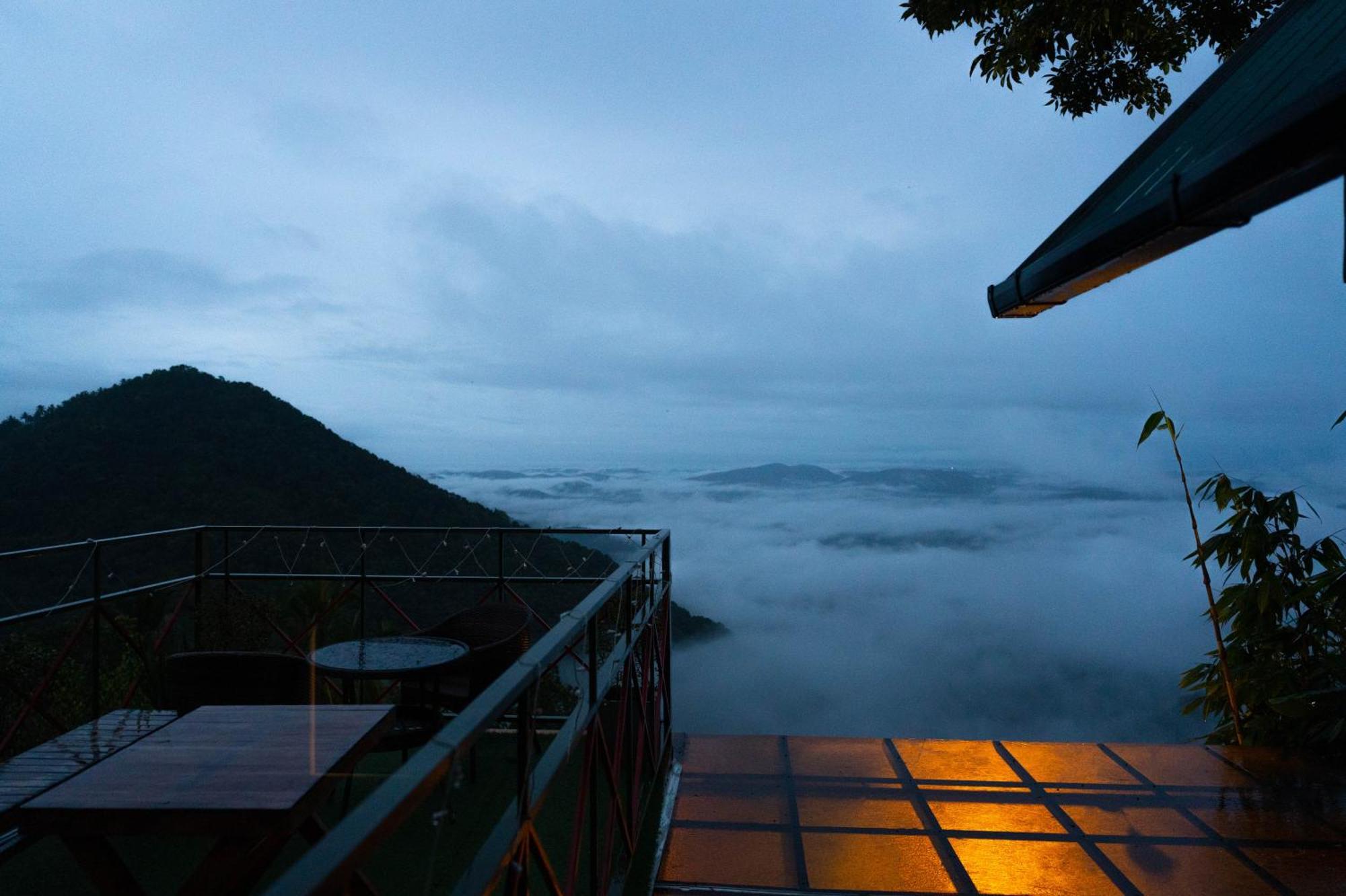 Mount Stratus Resort Vayalada Balussery Екстериор снимка
